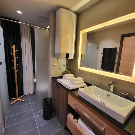 Woodside 430 Apartment